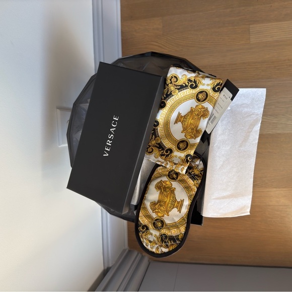 Versace Barocco Silk Sleep Mask - Picture 3 of 5